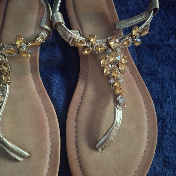 Women's Tan T-Strap Sandals Size 10 - Picture 5 of 11